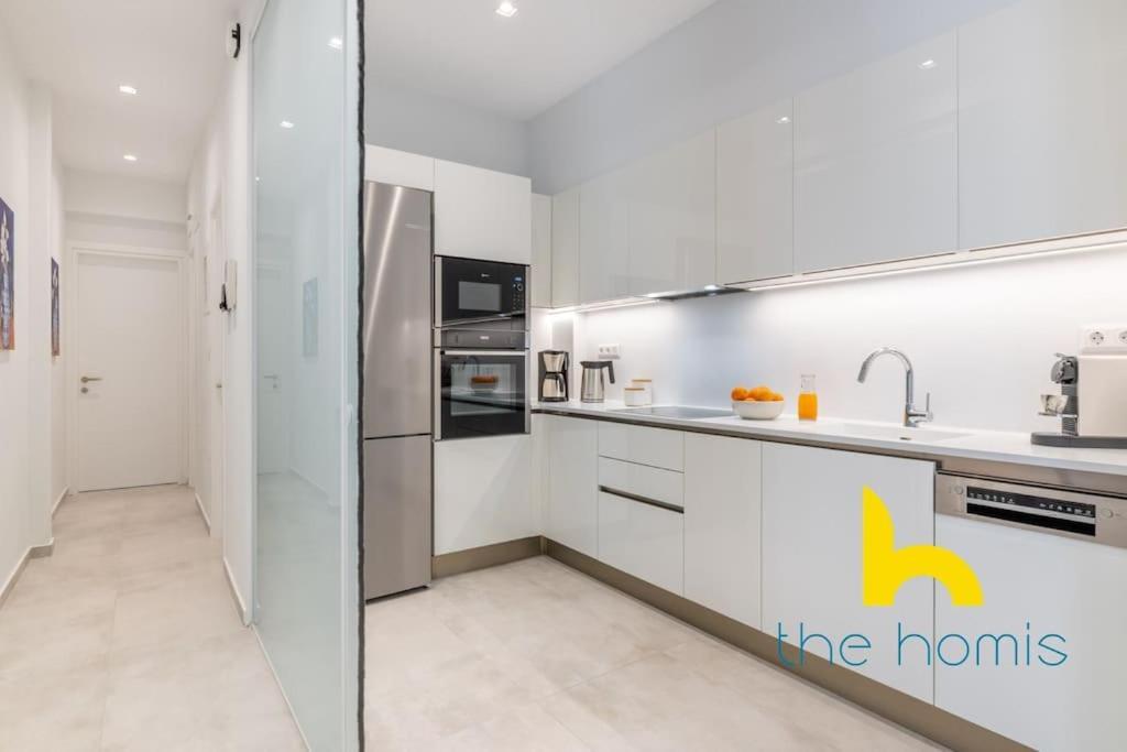 Upscale Apt, Patio Near Hospitals & Metro * Athens